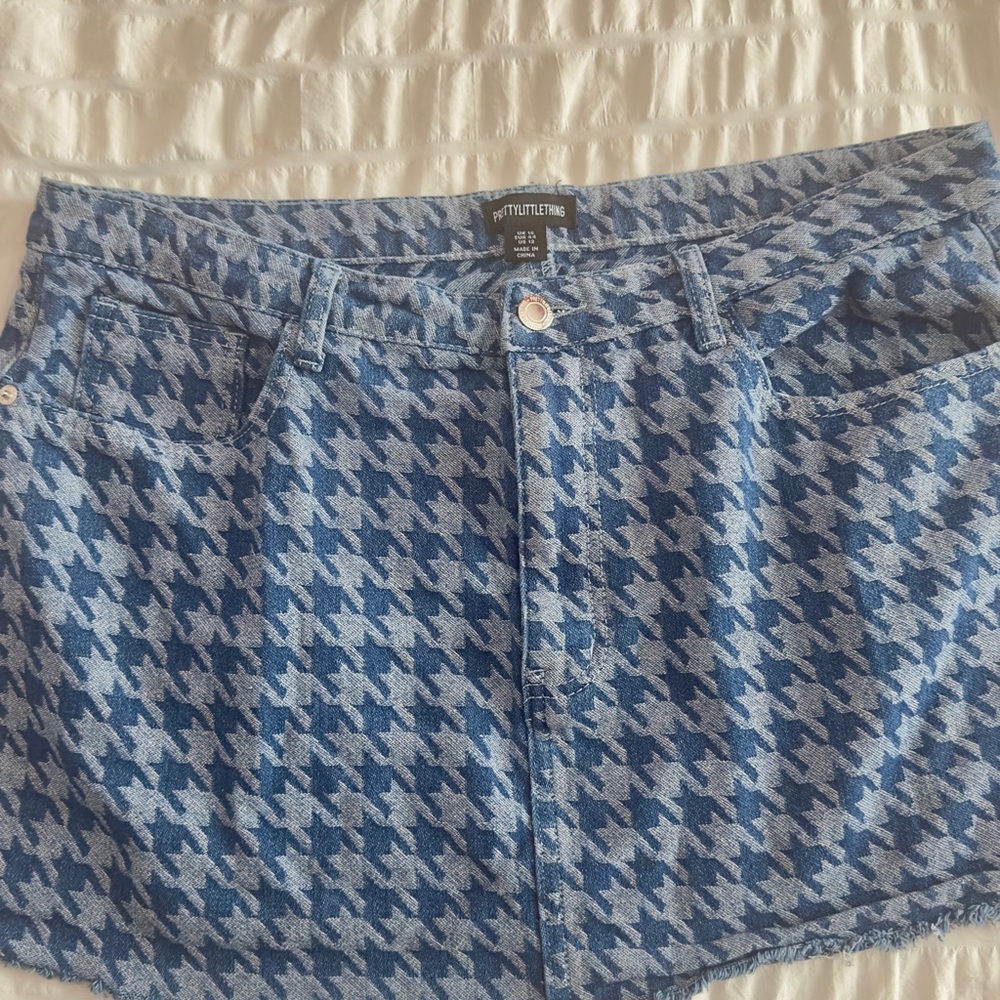 PrettyLittleThing Houndstooth Denim Mini Skirt
